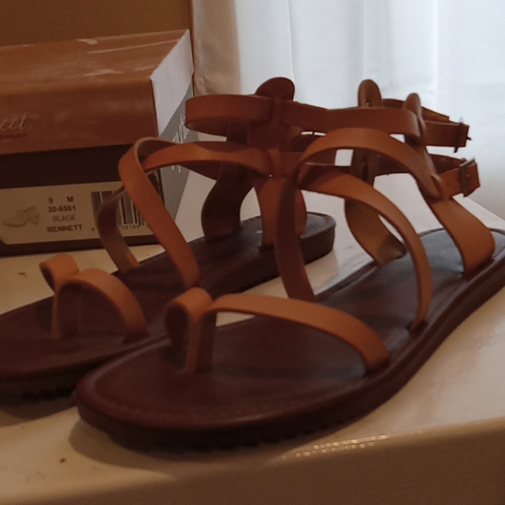 Sandals - Picture 2 of 4